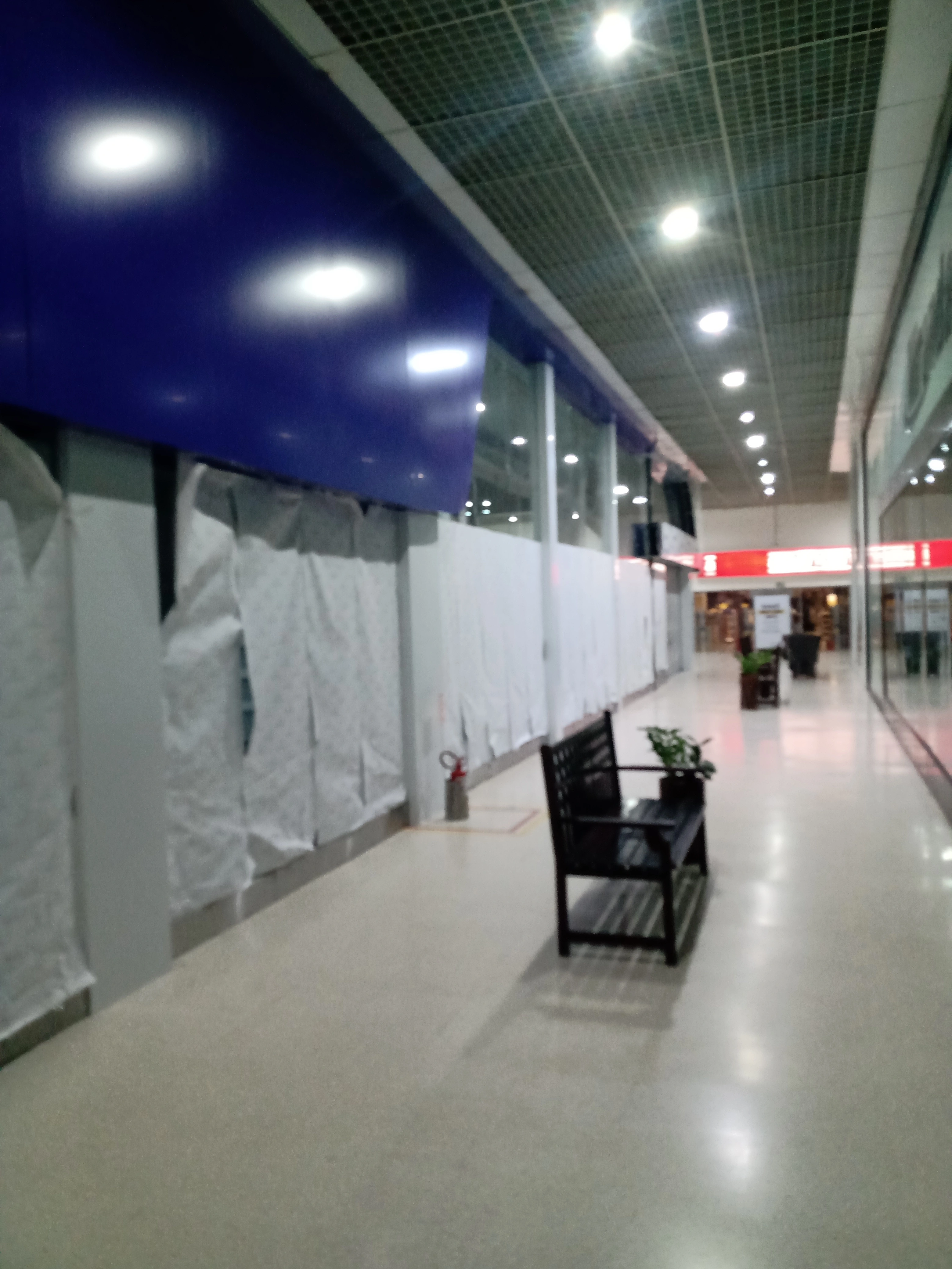REVESTIMENTO EM ACM COM LETREIRO DE ACRILICO PRAIA SHOPPING
